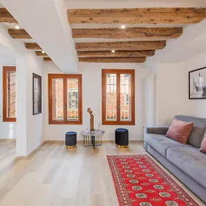 https://ca-san-giacomo-canal-view.hotelinveneto.com